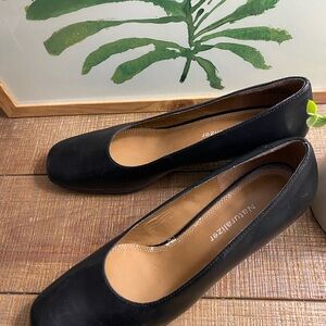 Naturalizer Women's Classic Black Pumps